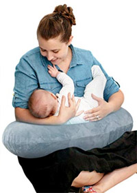 a mother breastfeeding a baby with the Royexe Inflatable Nursing Pillow