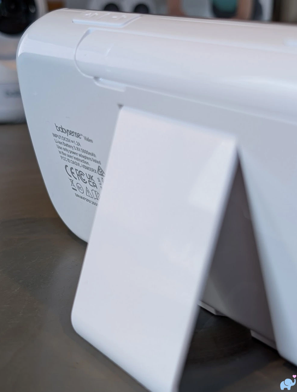 Folding kickstand on the back of the Babysense MaxView Pro parent monitor
