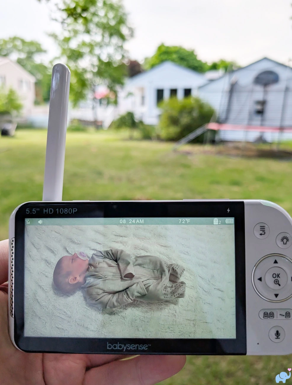 Outdoor range test of the Babysense MaxView Pro parent unit in a backyard