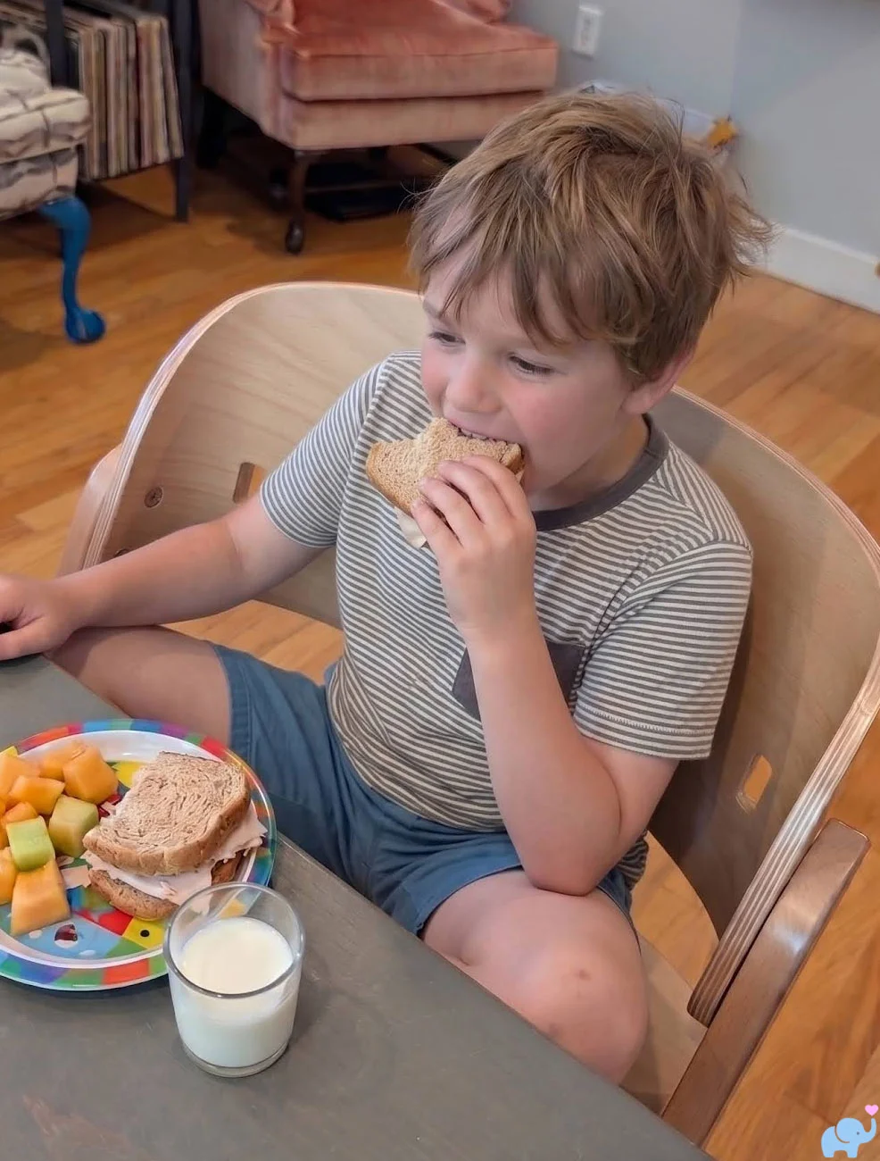 Six-year-old boy eating at the table while seated in the Delta Children Crave youth-chair configuration