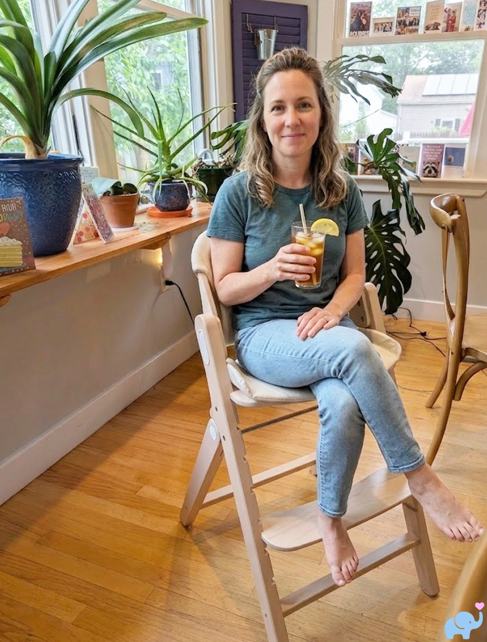 adult mom sitting comfortably in Mamazing GrowPod chair drinking iced tea