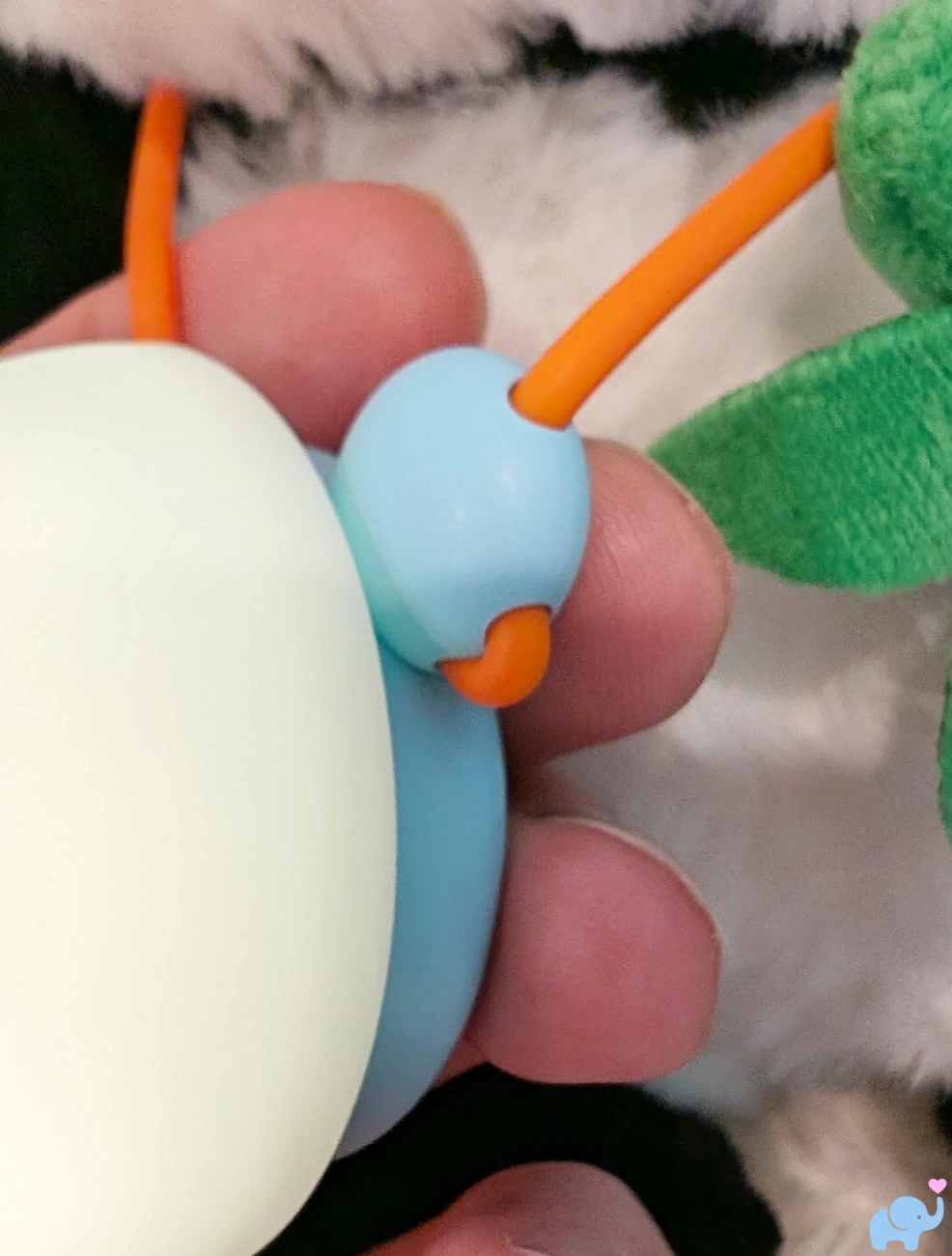 close up of the adjustable lanyard used to attach haivivi bubblepal to a stuffed animal