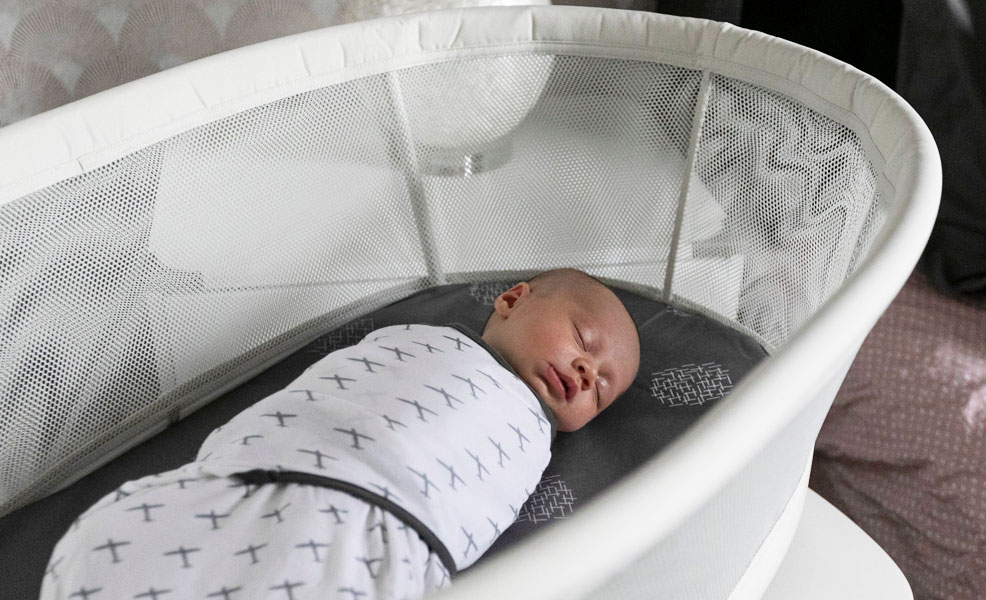 Getting newborn to sleep in clearance bassinet