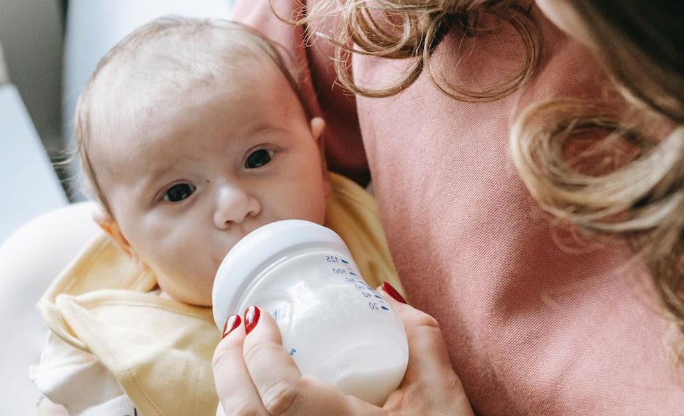 baby bottle feeding organic formula