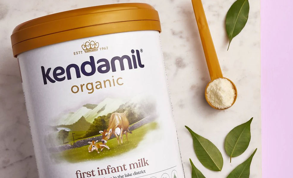 kendamil organic formula with scoop