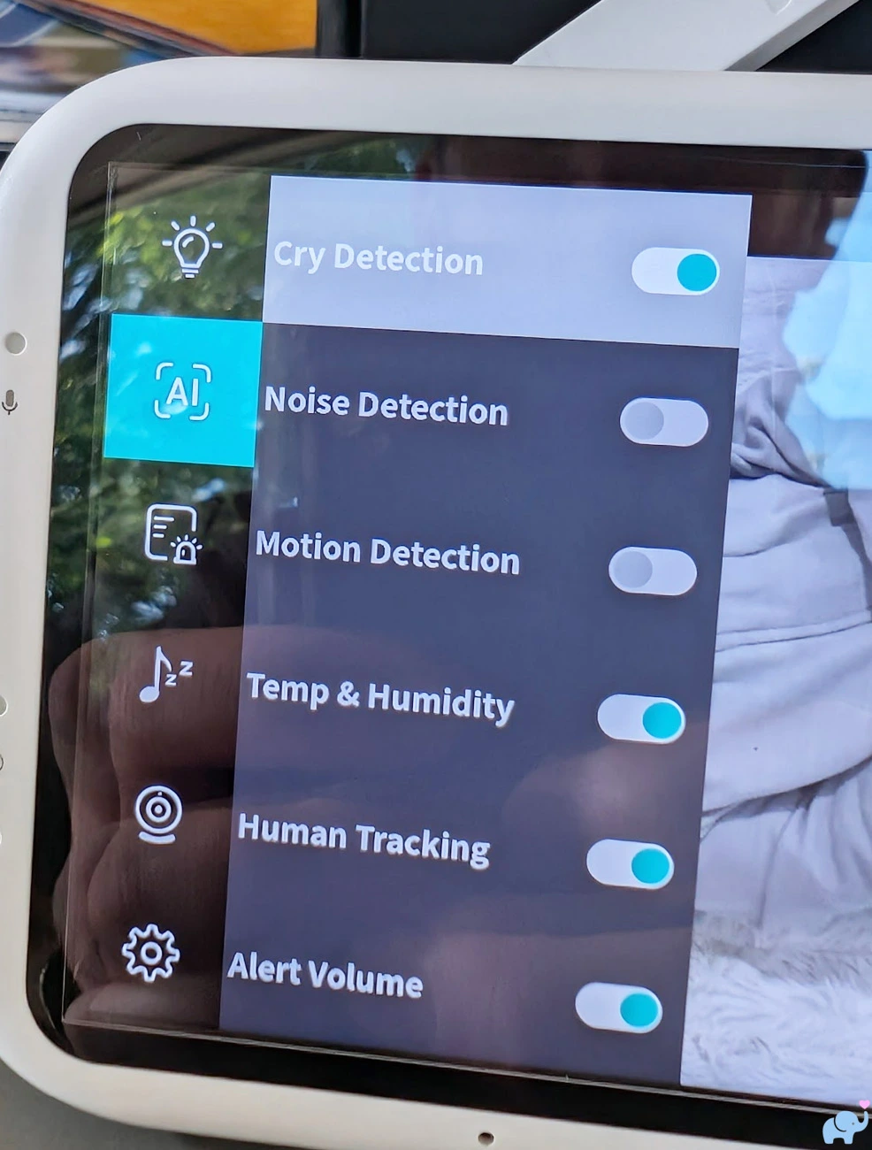 Jartoo JBM550 parent-unit menu showing cry noise motion human tracking temperature and humidity features