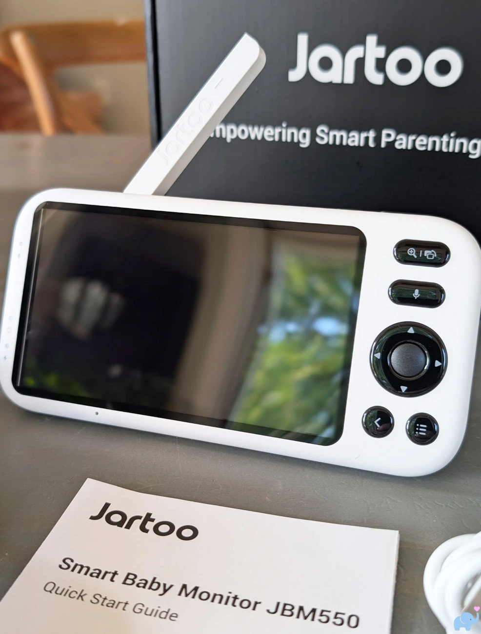 Close-up of the buttons on the Jartoo JBM550 parent display