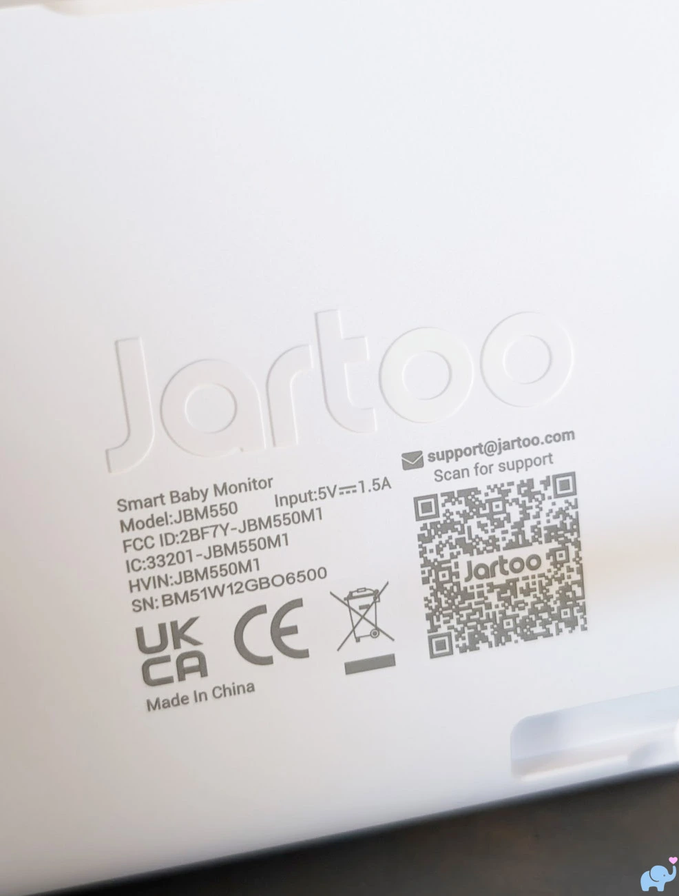 Identification label on the back of the Jartoo JBM550 parent monitor