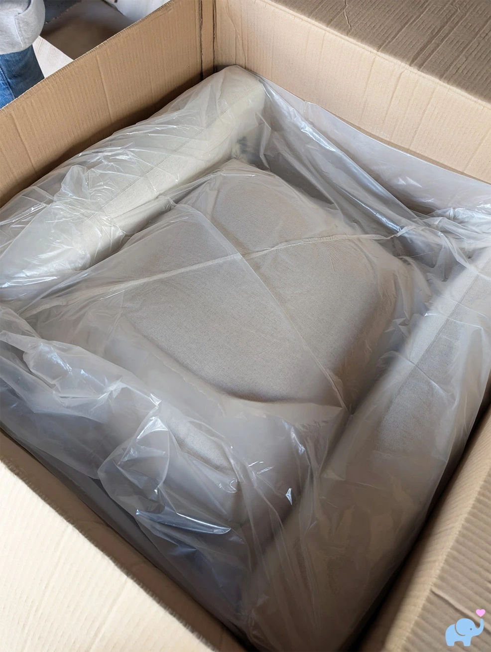 Nestig Dawn glider unboxing showing packaging and box size