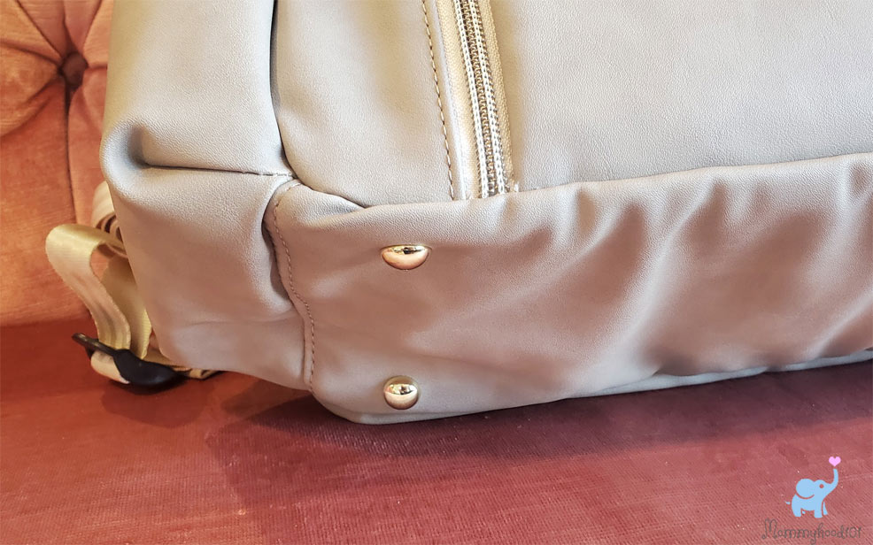 bottom feet on the petunia pickle bottom boxy deluxe diaper bag